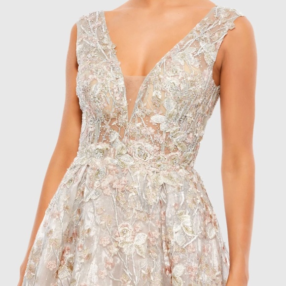 NWT | Mac Duggal  V-Neck Gown 20131 | Sz 8 - Picture 2 of 16